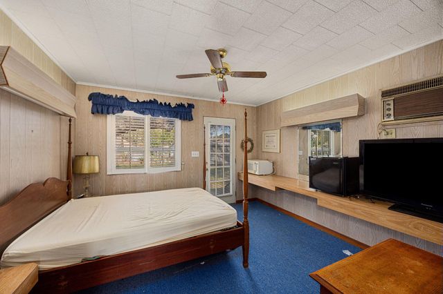 236 Preston Street, Columbus, TX 78934