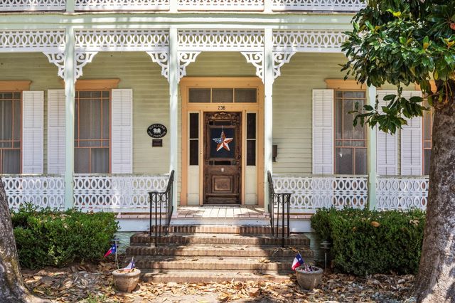 236 Preston Street, Columbus, TX 78934