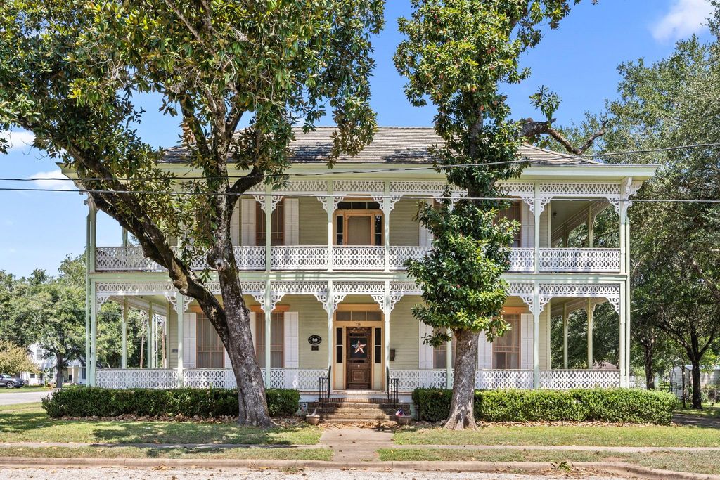 236 Preston Street, Columbus, TX 78934