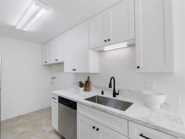 10515 Caminito Rimini, San Diego, CA 92129