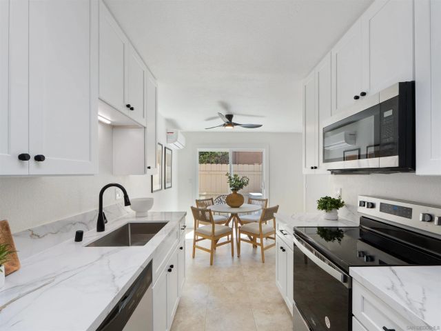 10515 Caminito Rimini, San Diego, CA 92129