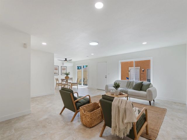 10515 Caminito Rimini, San Diego, CA 92129