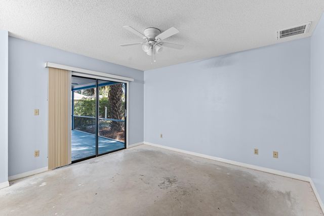 975 4th Lane, Vero Beach, FL 32962
