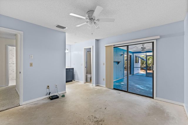 975 4th Lane, Vero Beach, FL 32962