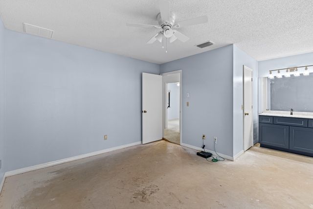 975 4th Lane, Vero Beach, FL 32962