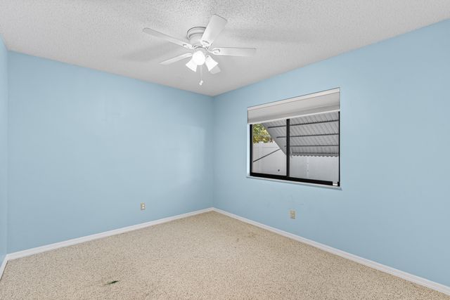 975 4th Lane, Vero Beach, FL 32962