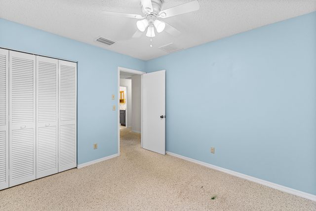 975 4th Lane, Vero Beach, FL 32962