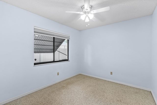 975 4th Lane, Vero Beach, FL 32962