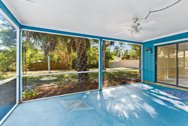 975 4th Lane, Vero Beach, FL 32962