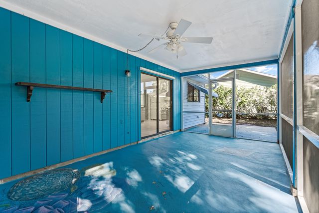 975 4th Lane, Vero Beach, FL 32962