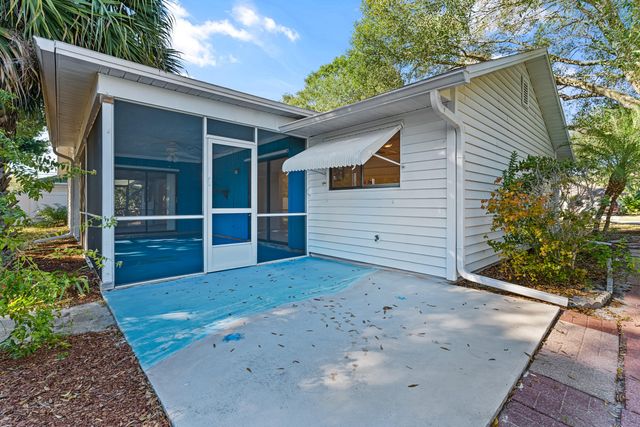 975 4th Lane, Vero Beach, FL 32962