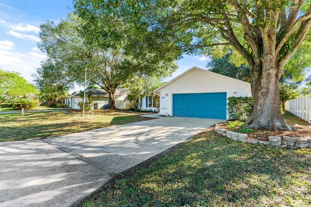975 4th Lane, Vero Beach, FL 32962