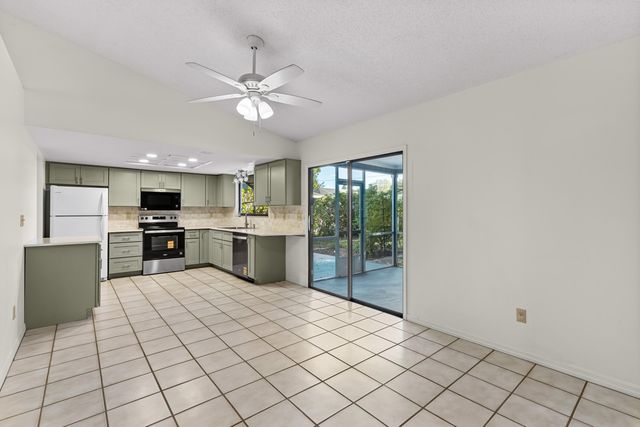 975 4th Lane, Vero Beach, FL 32962