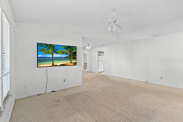 975 4th Lane, Vero Beach, FL 32962