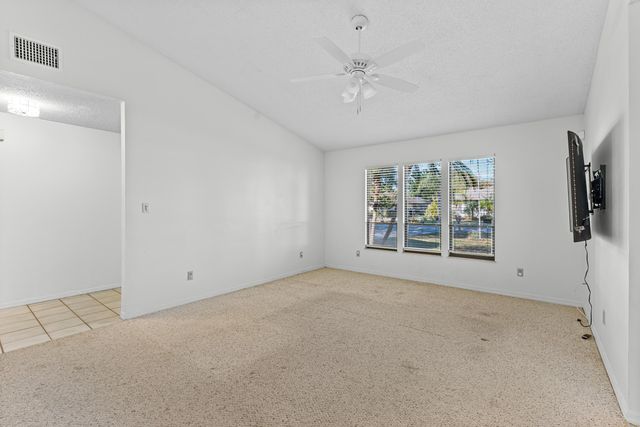 975 4th Lane, Vero Beach, FL 32962