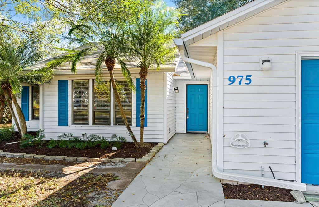 975 4th Lane, Vero Beach, FL 32962