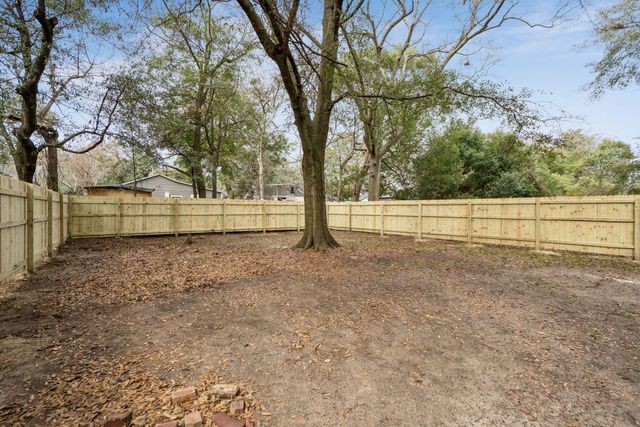 2712 E Surrey, North Charleston, SC 29405