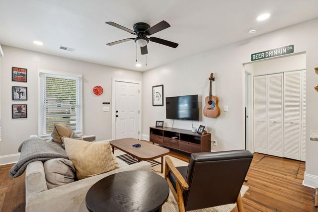 2712 E Surrey, North Charleston, SC 29405