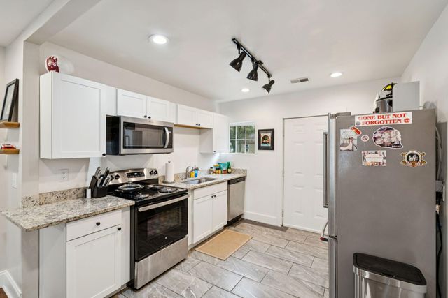 2712 E Surrey, North Charleston, SC 29405