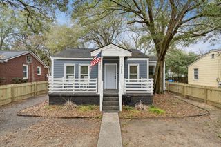 2712 E Surrey, North Charleston, SC 29405