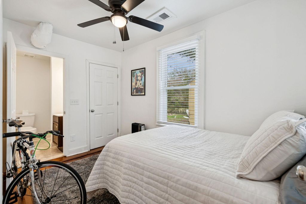 Image 14 of property listing at 2712 E Surrey, North Charleston, SC 29405