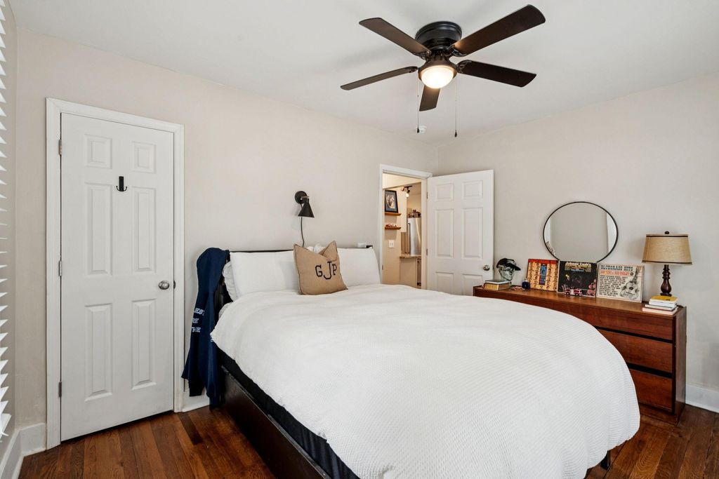 Image 16 of property listing at 2712 E Surrey, North Charleston, SC 29405