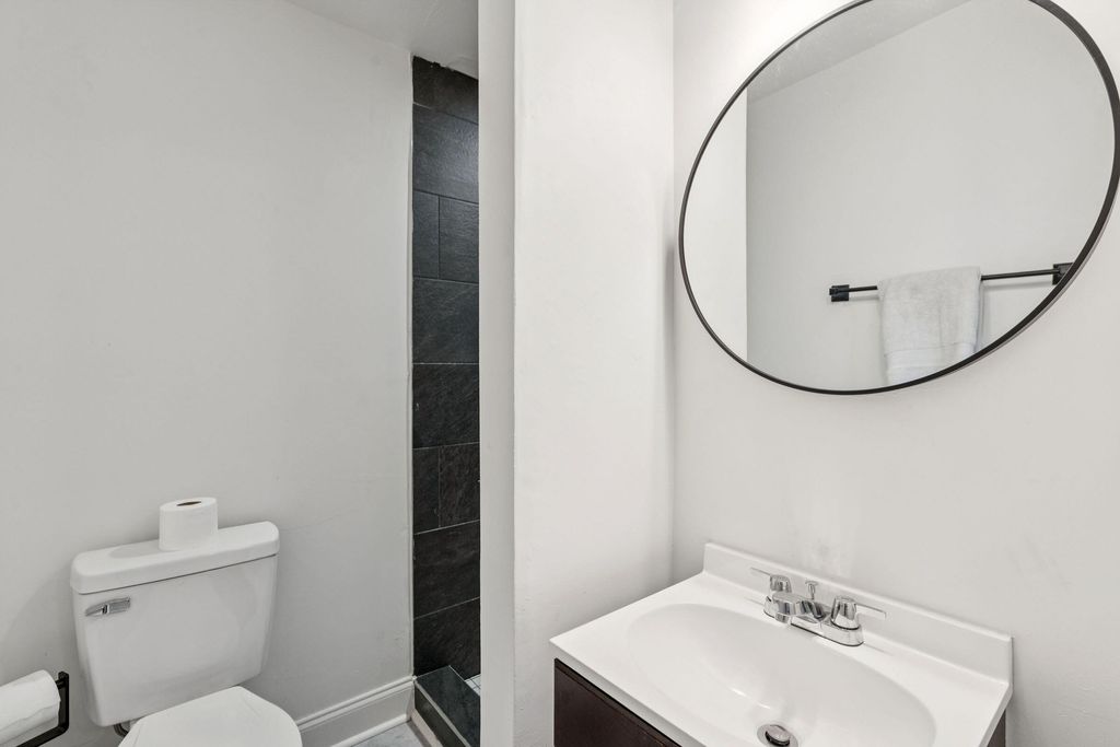 Image 20 of property listing at 2712 E Surrey, North Charleston, SC 29405