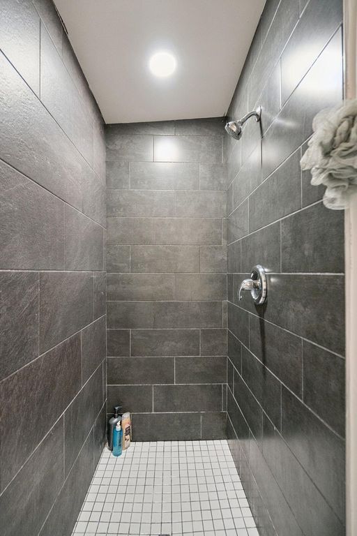 Image 21 of property listing at 2712 E Surrey, North Charleston, SC 29405