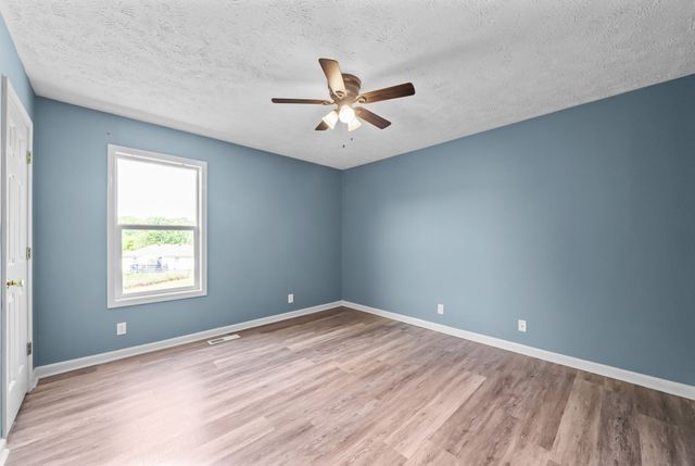1301 Hand Dr, Clarksville, TN 37042