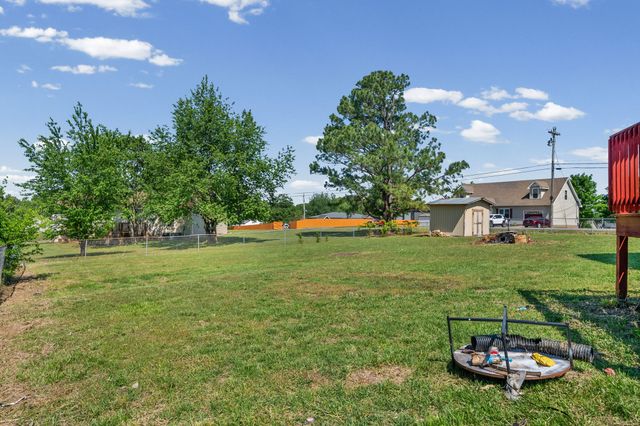 1301 Hand Dr, Clarksville, TN 37042