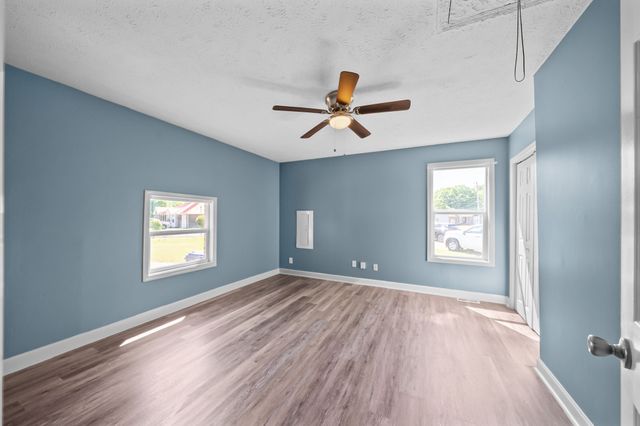 1301 Hand Dr, Clarksville, TN 37042