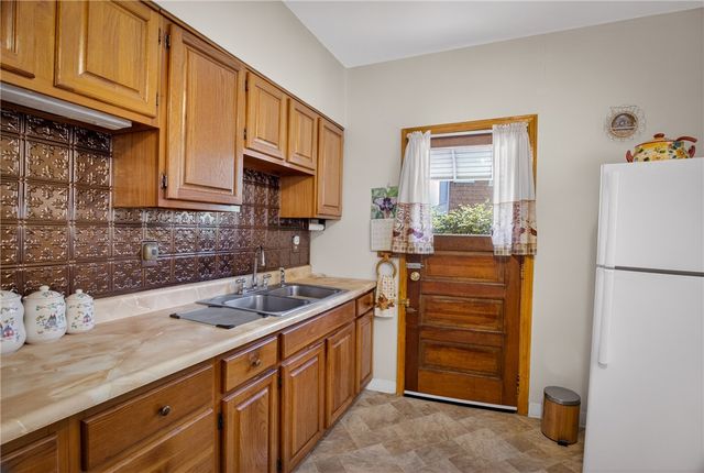 14 4th St, Sharpsburg, PA 15215