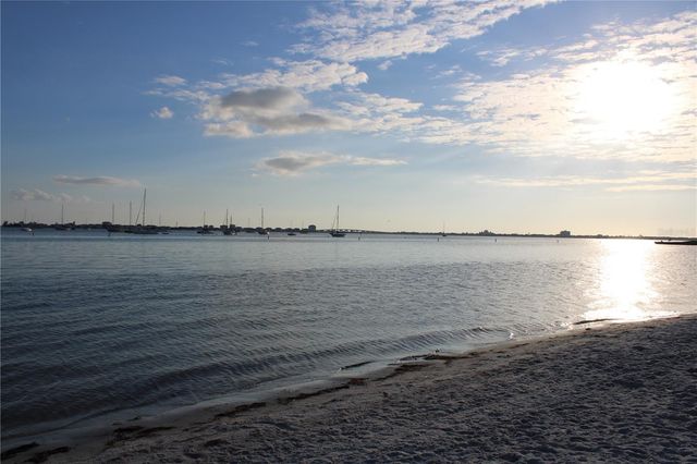 5810 7TH AVENUE S, Gulfport, FL 33707