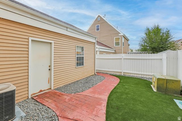 761 E GABLES LN, Midvale, UT 84047