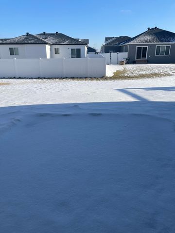 3686 Chinook Drive S, Fargo, ND 58104