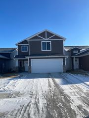 3686 Chinook Drive S, Fargo, ND 58104