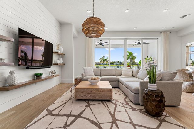 20124 SE Bridgewater Drive, Jupiter, FL 33458