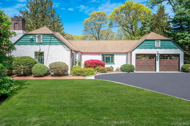 15 Milmohr Court, Northport, NY 11768