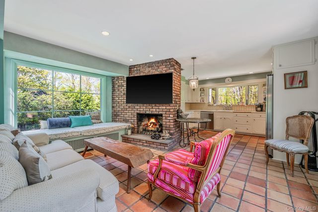 15 Milmohr Court, Northport, NY 11768