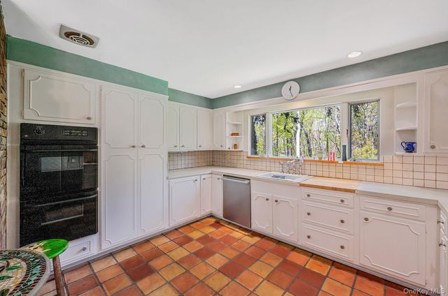 15 Milmohr Court, Northport, NY 11768