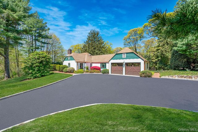 15 Milmohr Court, Northport, NY 11768