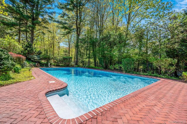 15 Milmohr Court, Northport, NY 11768