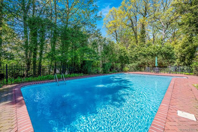 15 Milmohr Court, Northport, NY 11768