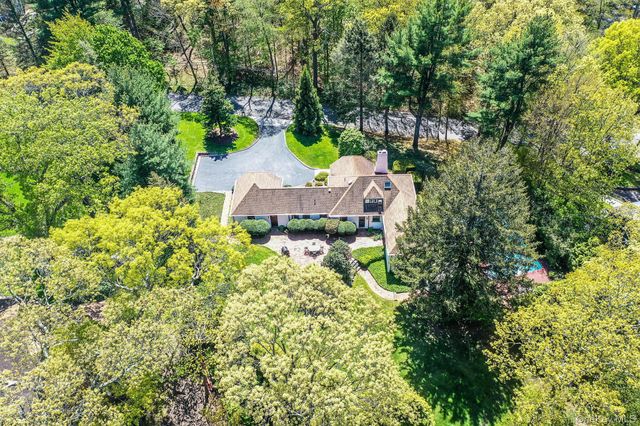 15 Milmohr Court, Northport, NY 11768