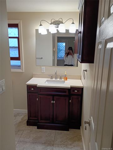 89 Village Circle W, Manorville, NY 11949