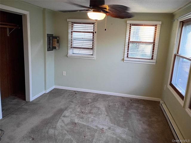89 Village Circle W, Manorville, NY 11949