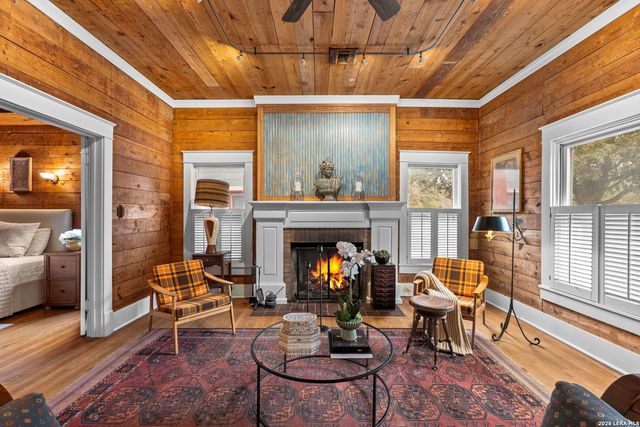 123 Armour Pl, San Antonio, TX 78212