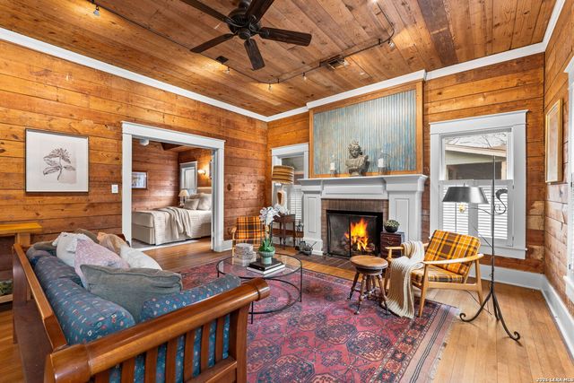 123 Armour Pl, San Antonio, TX 78212