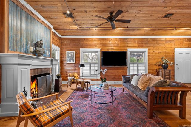 123 Armour Pl, San Antonio, TX 78212