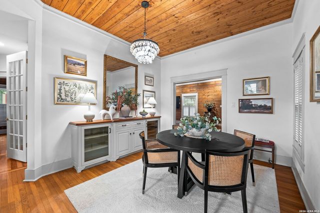 123 Armour Pl, San Antonio, TX 78212